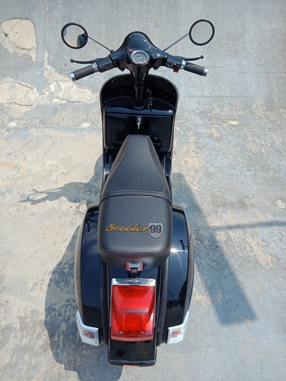 Vespa PX 150cc Black – front view
